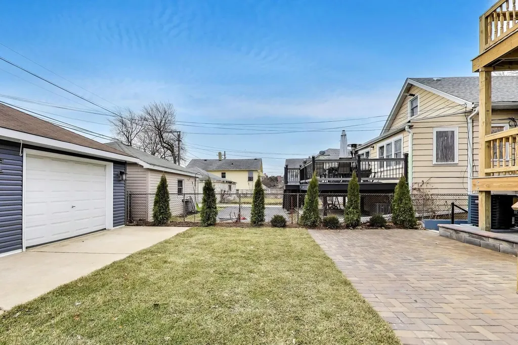 4065 North Meade Avenue Chicago IL 60634