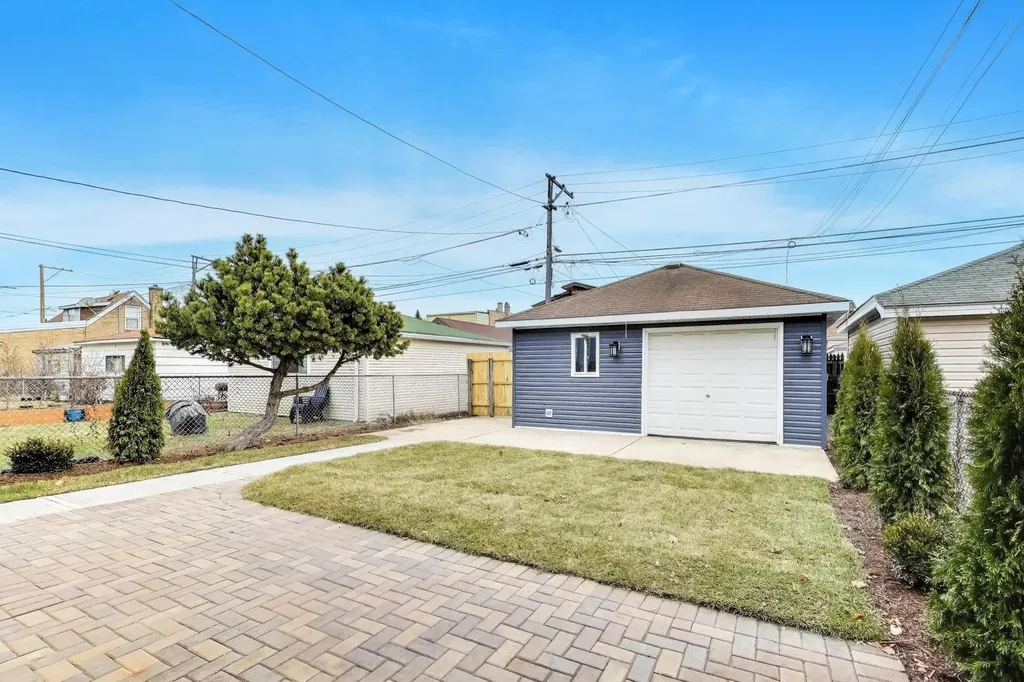 4065 North Meade Avenue Chicago IL 60634