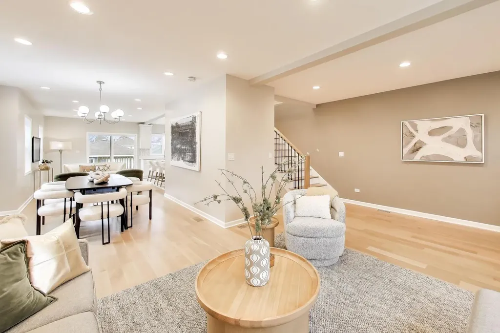 4065 North Meade Avenue Chicago IL 60634