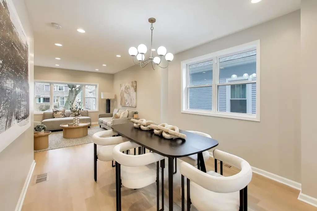 4065 North Meade Avenue Chicago IL 60634