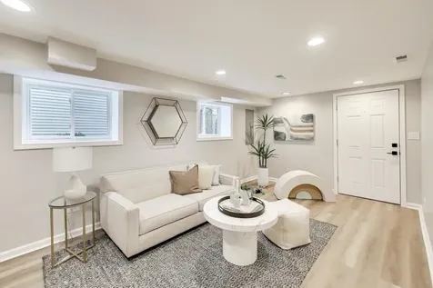 4065 North Meade Avenue Chicago IL 60634