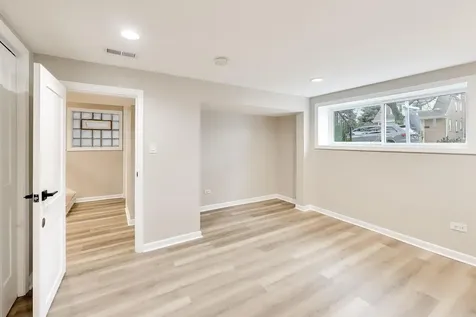 4065 North Meade Avenue Chicago IL 60634