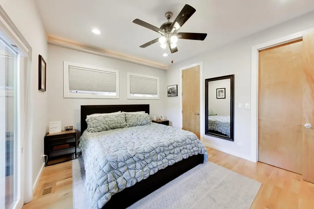 879 North Marshfield Avenue Chicago IL 60622