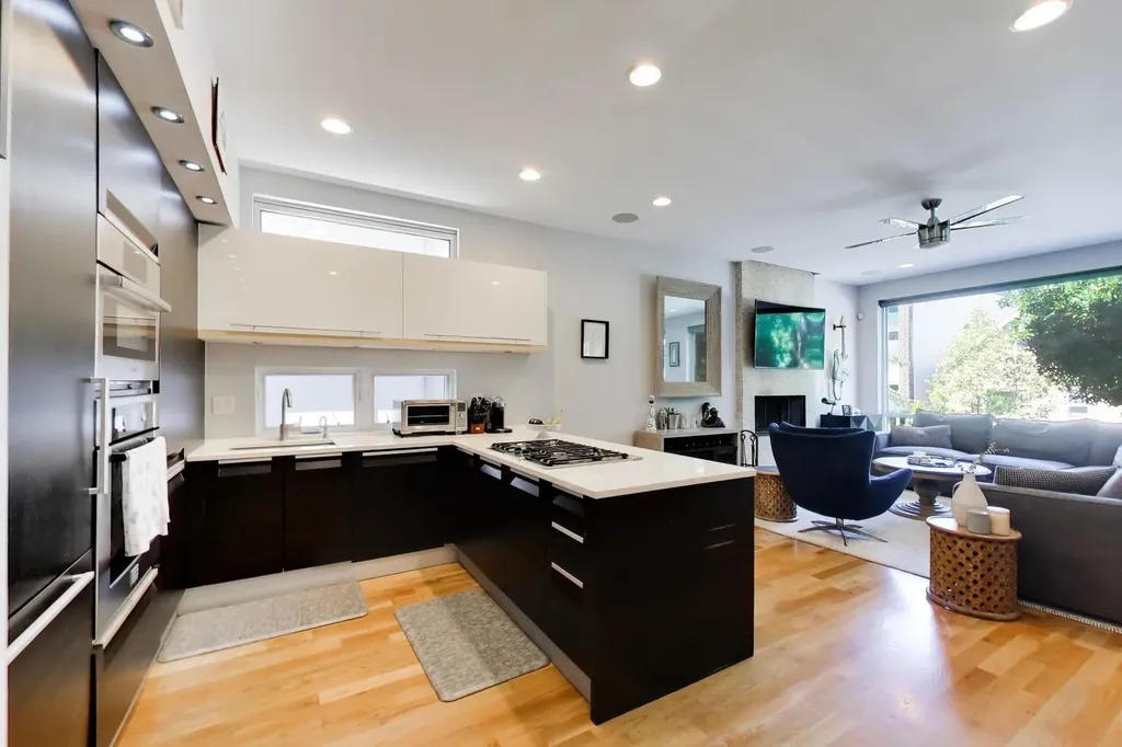 879 North Marshfield Avenue Chicago IL 60622