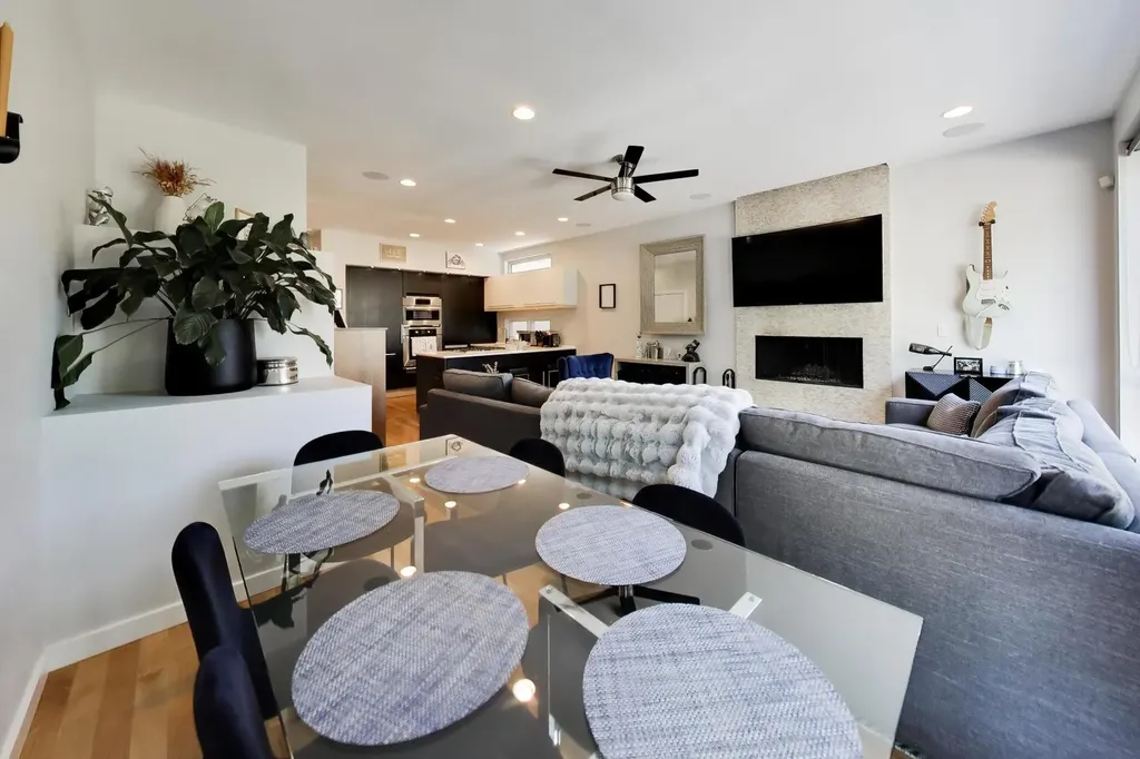 879 North Marshfield Avenue Chicago IL 60622