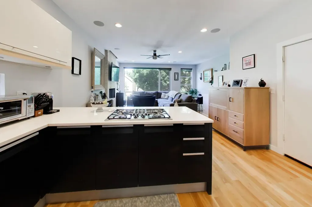879 North Marshfield Avenue Chicago IL 60622