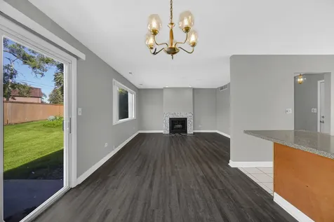 847 Oxford Place Wheeling IL 60090