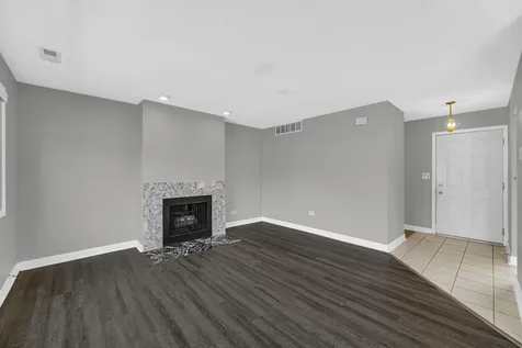847 Oxford Place Wheeling IL 60090