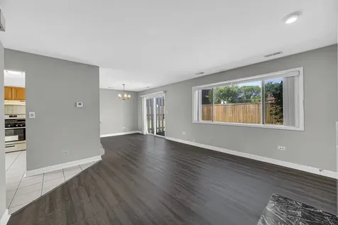 847 Oxford Place Wheeling IL 60090