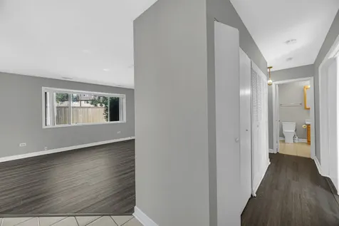 847 Oxford Place Wheeling IL 60090