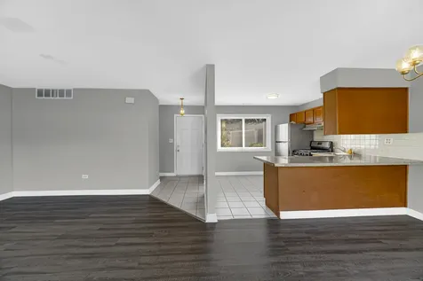 847 Oxford Place Wheeling IL 60090