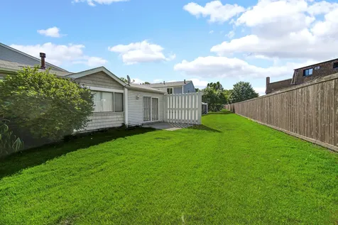847 Oxford Place Wheeling IL 60090