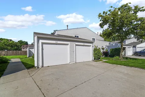 847 Oxford Place Wheeling IL 60090
