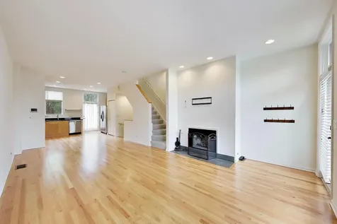 1806 West Argyle Street Chicago IL 60640