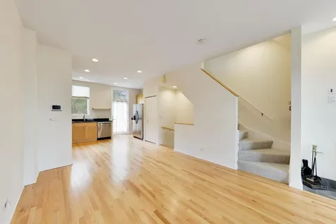1806 West Argyle Street Chicago IL 60640
