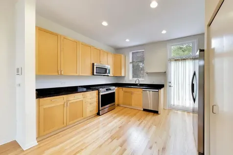 1806 West Argyle Street Chicago IL 60640