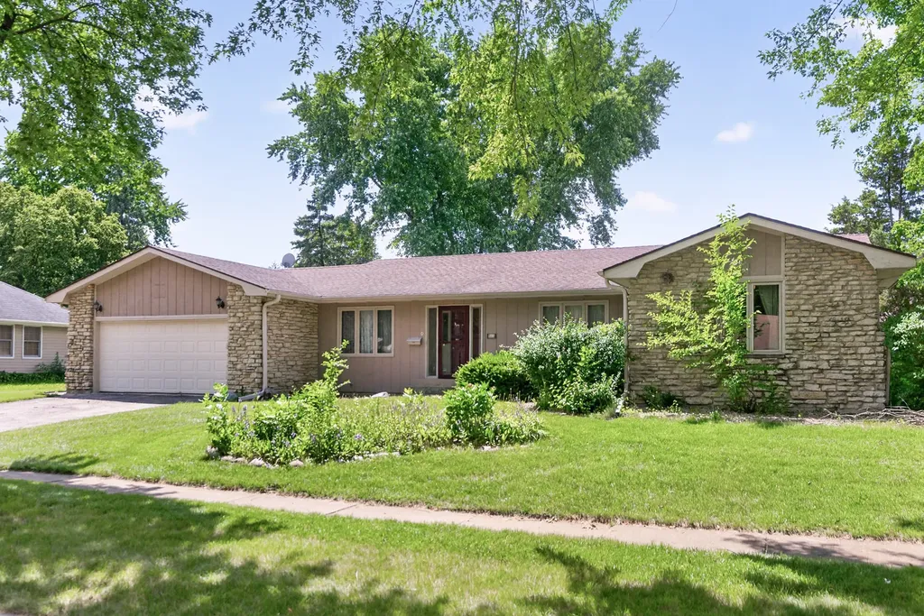113 Ebbesen Street Dekalb IL 60115
