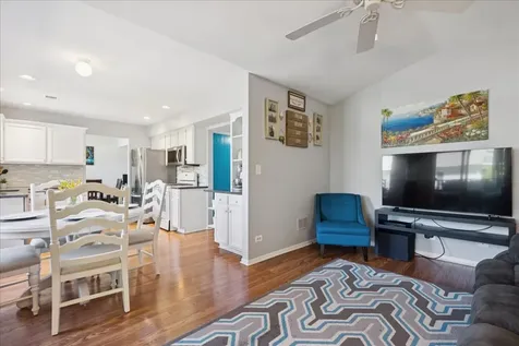 1116 Burnham Court Mundelein IL 60060
