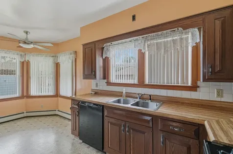 2338 7TH Street East Moline IL 61244
