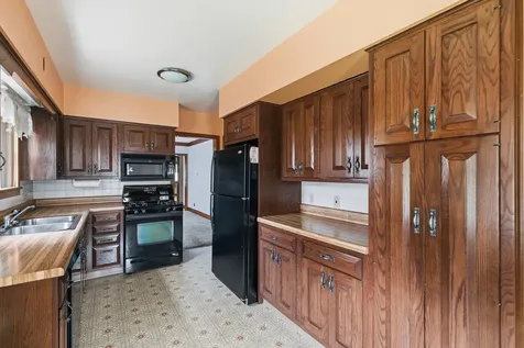 2338 7TH Street East Moline IL 61244