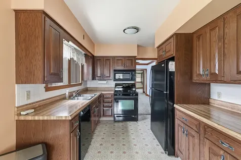 2338 7TH Street East Moline IL 61244