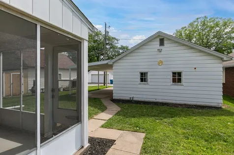 2338 7TH Street East Moline IL 61244