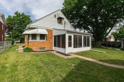 2338 7TH Street East Moline IL 61244