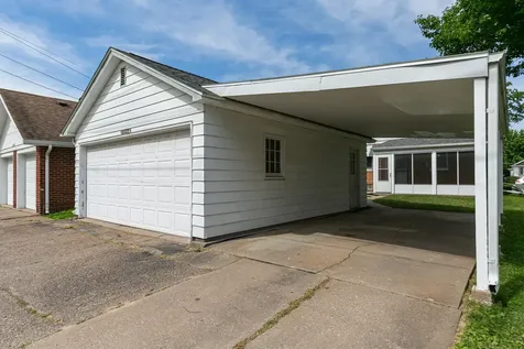 2338 7TH Street East Moline IL 61244
