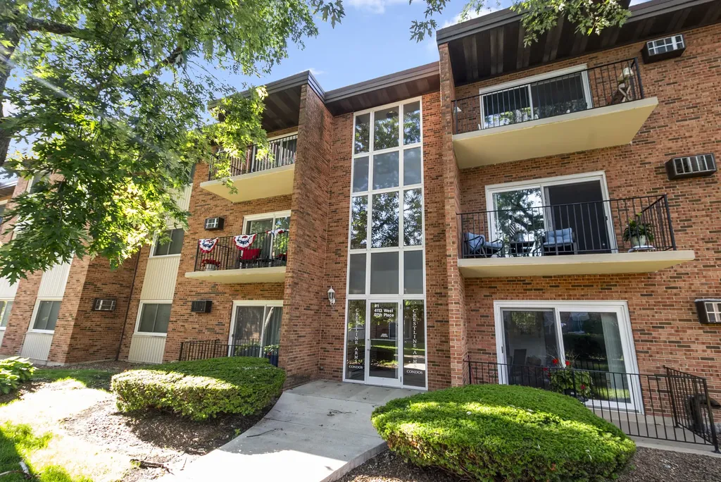 4113 West 97th Place Oak Lawn IL 60453