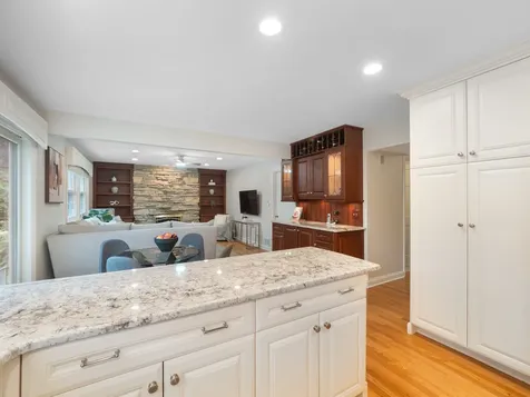 3066 Knollwood Lane Glenview IL 60025