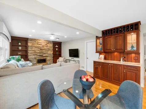 3066 Knollwood Lane Glenview IL 60025