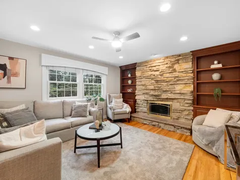 3066 Knollwood Lane Glenview IL 60025