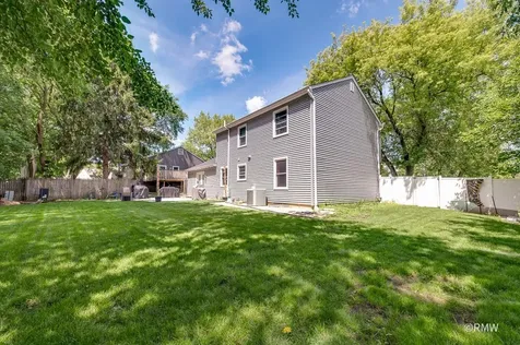 1581 Madison Avenue St. Charles IL 60174