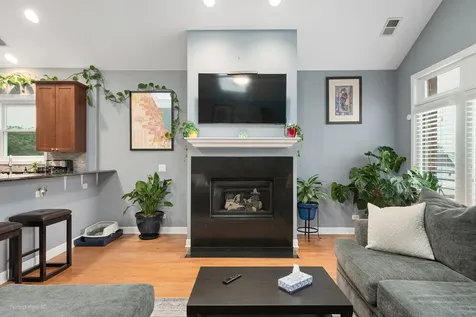 5617 West Lawrence Avenue Chicago IL 60630