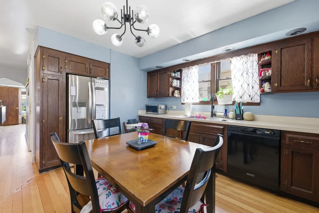 5052 South Laporte Avenue Chicago IL 60638