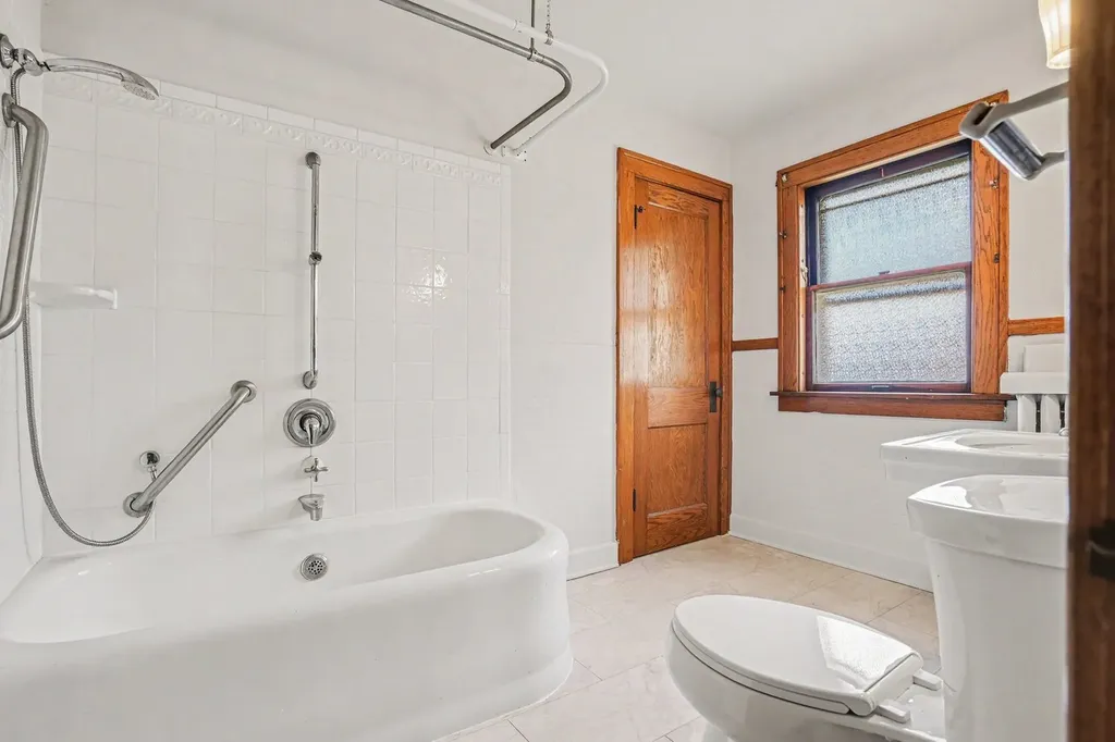438 Wilder Street Aurora IL 60506