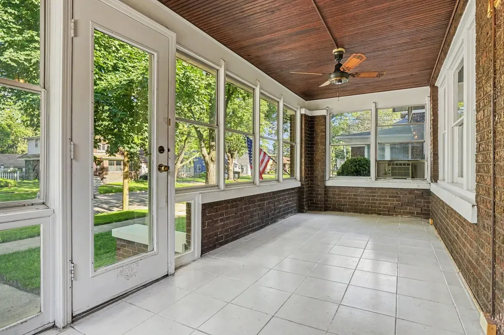 438 Wilder Street Aurora IL 60506