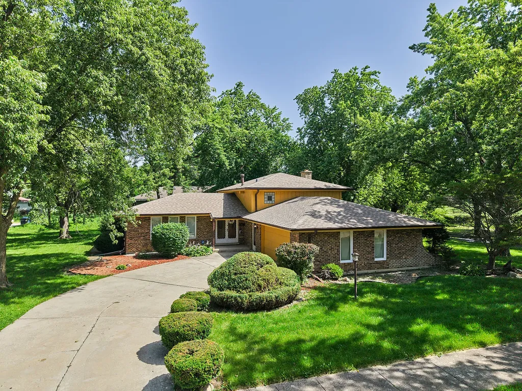 385 East 162nd Street Harvey IL 60426