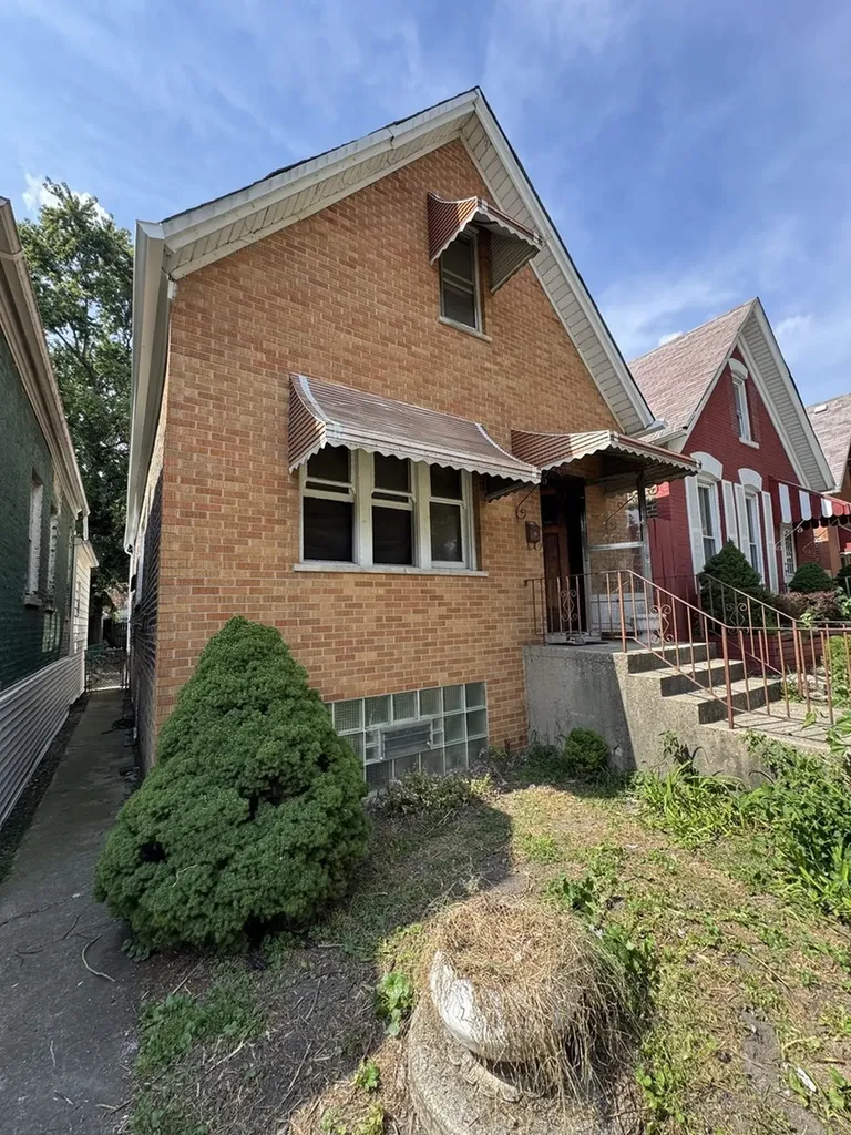 3236 South Leavitt Street Chicago IL 60608