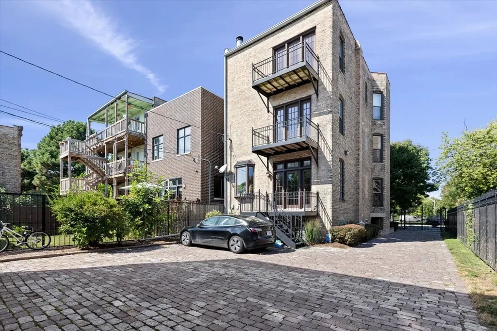2845 West Division Street Chicago IL 60622