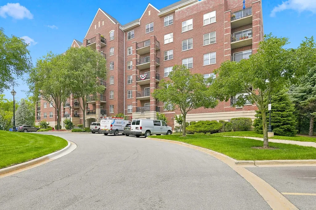 440 West Mahogany Court Palatine IL 60067