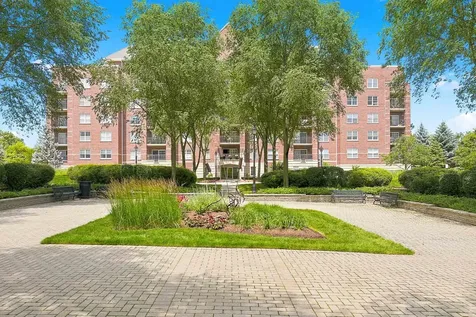 440 West Mahogany Court Palatine IL 60067
