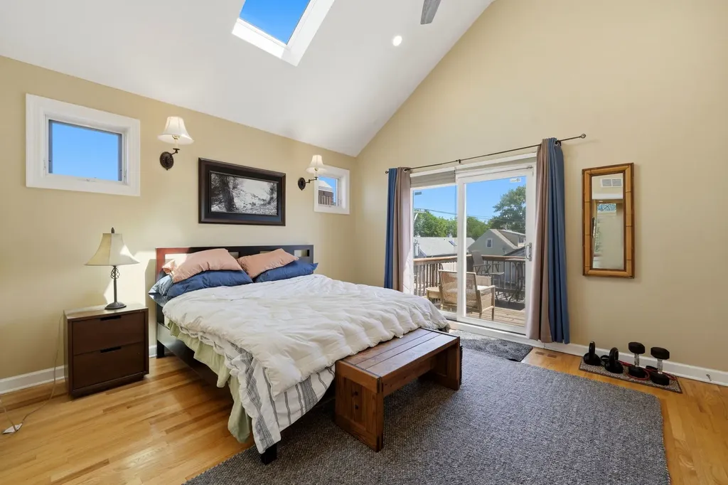 1717 West Nelson Avenue Chicago IL 60657
