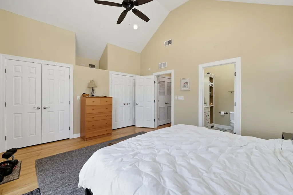 1717 West Nelson Avenue Chicago IL 60657