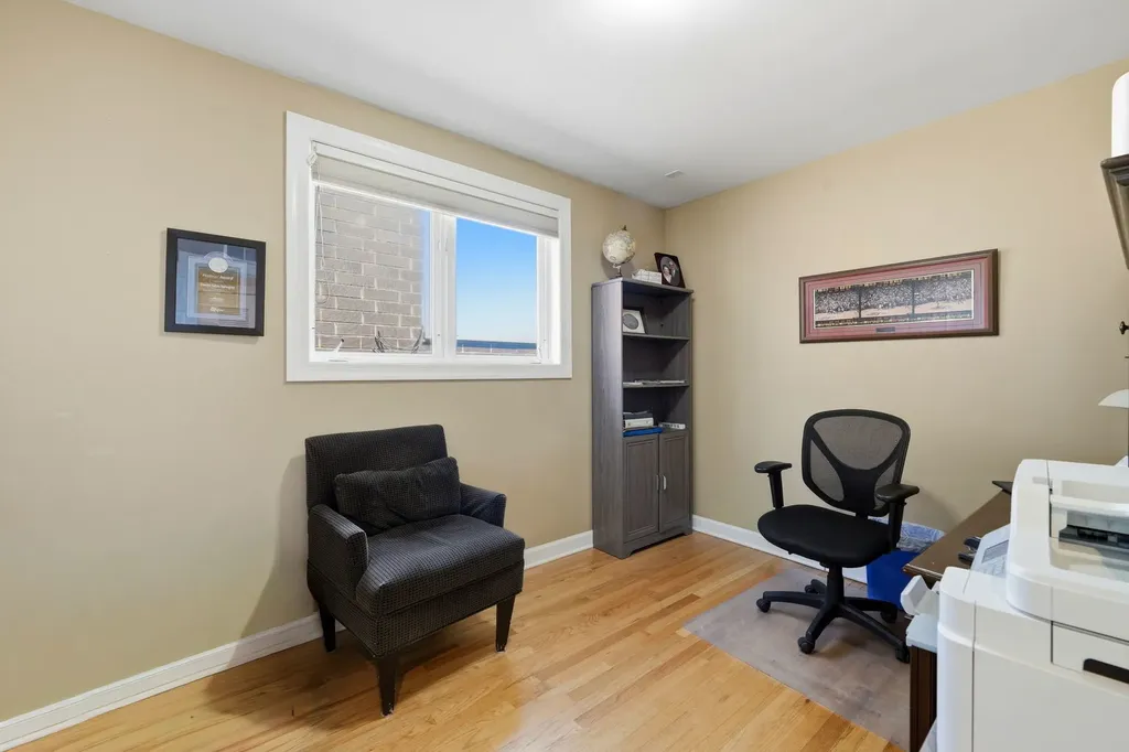 1717 West Nelson Avenue Chicago IL 60657