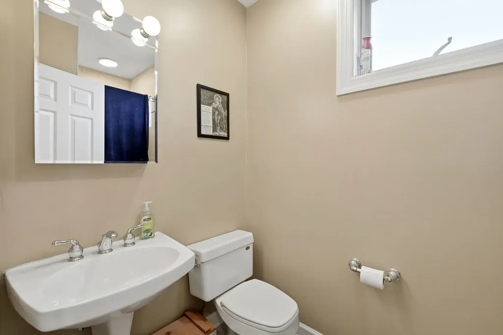 1717 West Nelson Avenue Chicago IL 60657