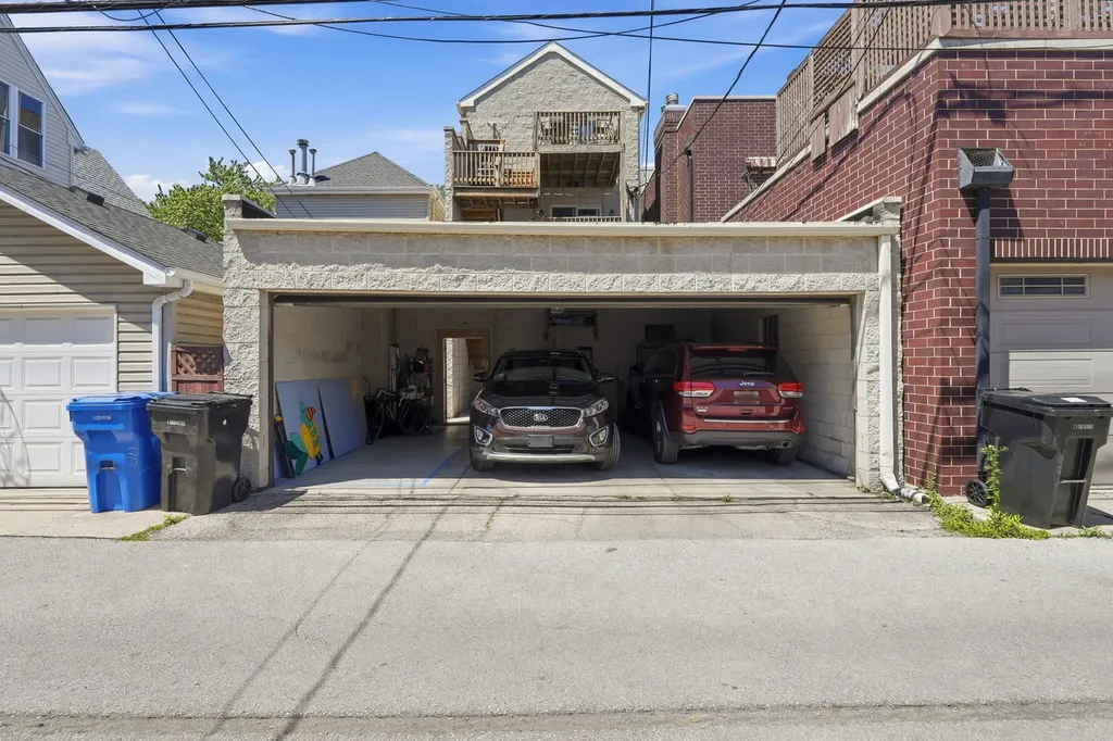 1717 West Nelson Avenue Chicago IL 60657