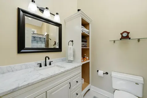 1717 West Nelson Avenue Chicago IL 60657