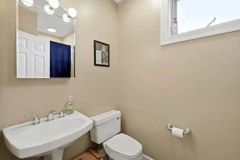 1717 West Nelson Avenue Chicago IL 60657