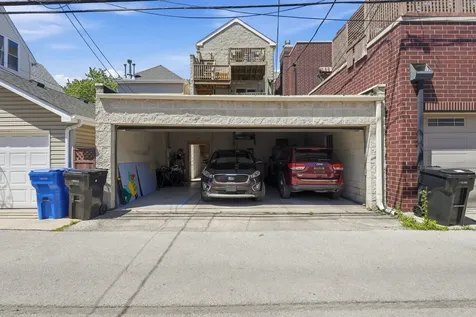 1717 West Nelson Avenue Chicago IL 60657